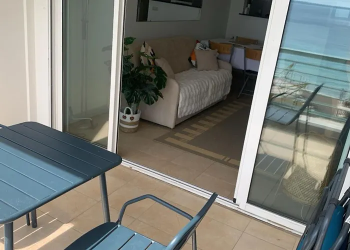 Appartement Comfortable With Sea View Antibes